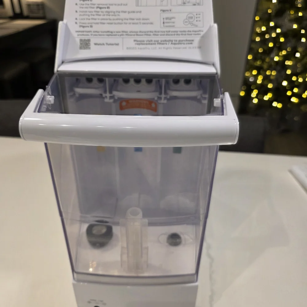 Aqua Water Filtration System with Clear and White Design - Picture 2 of 4